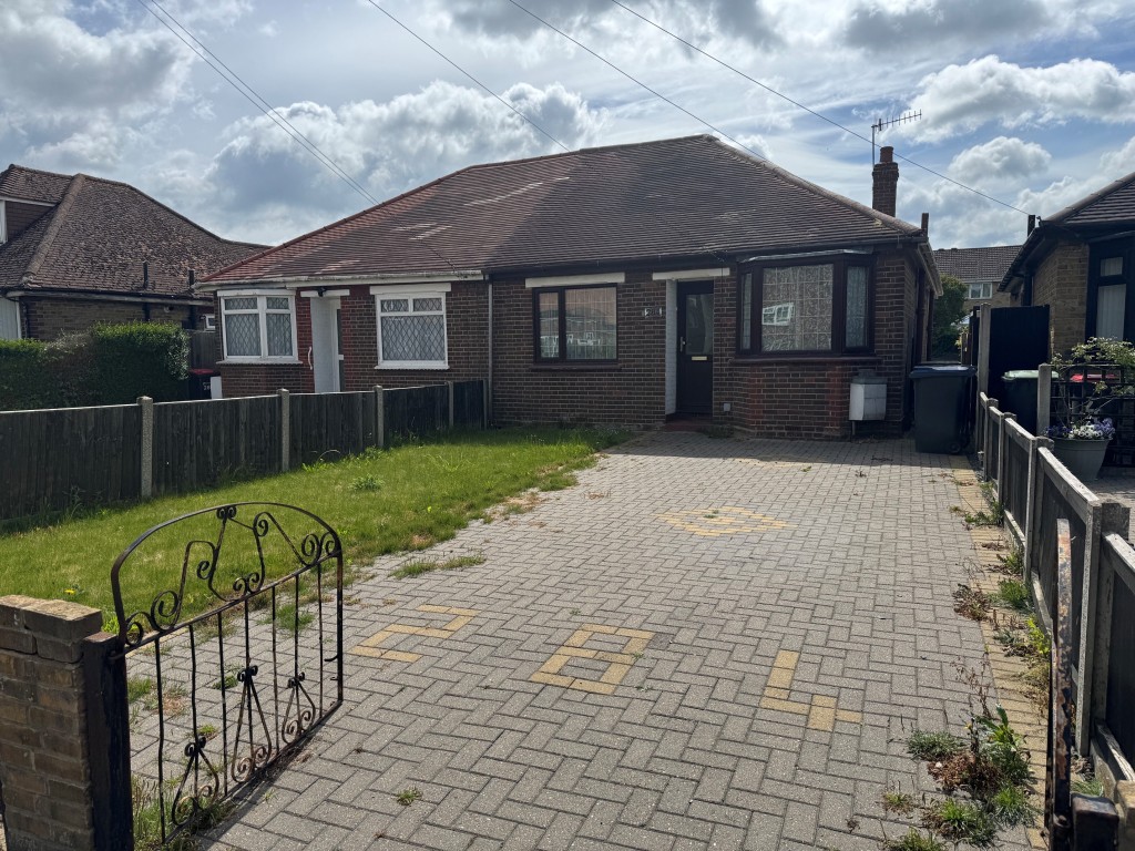 Lot: 131 - THREE-BEDROOM SEMI-DETACHED BUNGALOW WITH PARKING - Front of bungalow showing front parking and garden